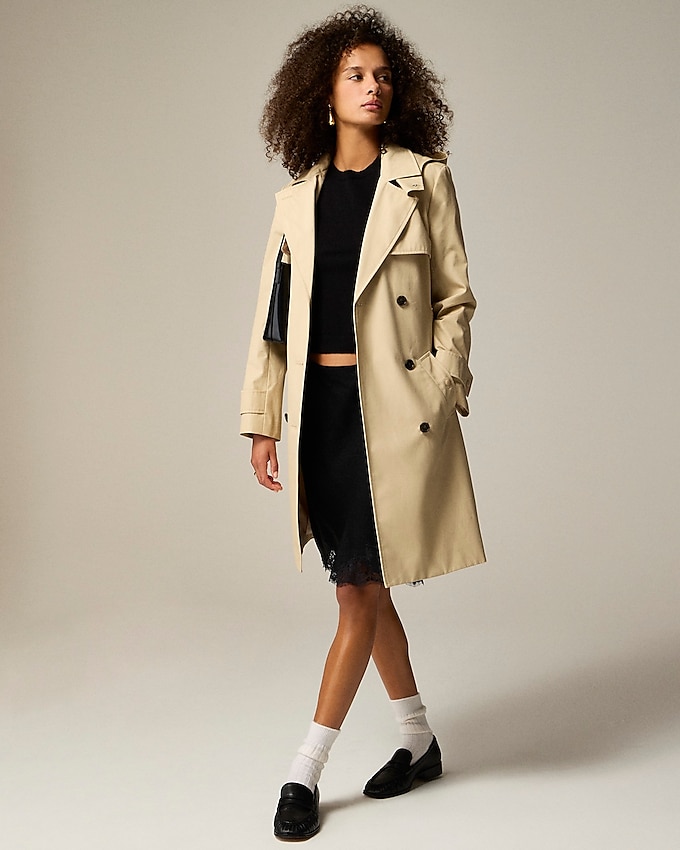 If You See a Celeb on the Airport, There is a 75% Likelihood They're Carrying This Staple
