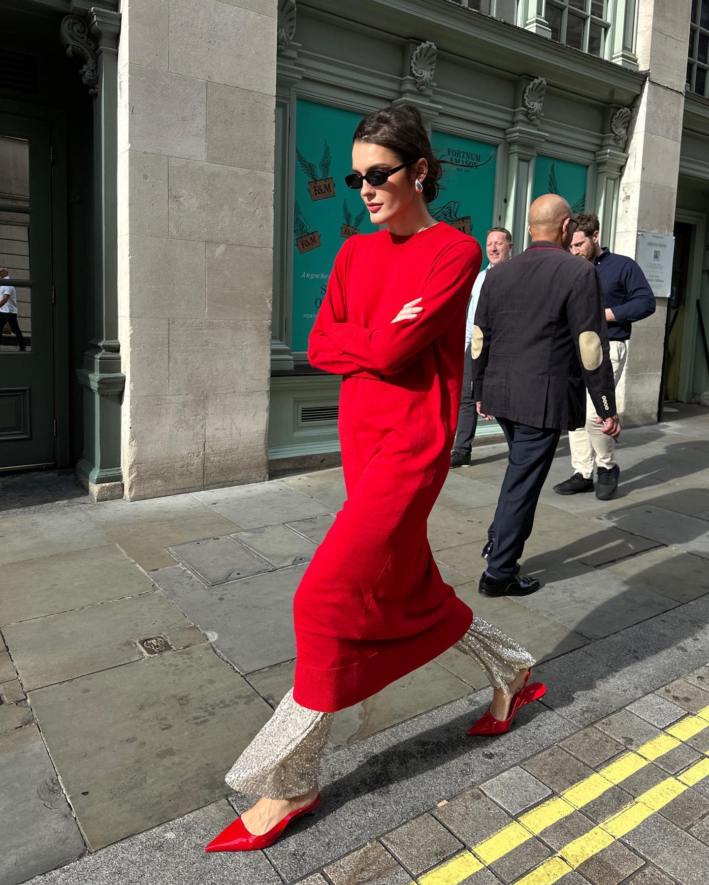 6 Methods Trend Individuals Put on Sparkles With out Wanting Over-the-Prime