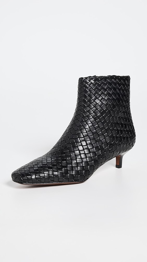 I Thought I Hated Skinny Denims, However These 5 Shoe Types Make Them Really feel Cool Once more