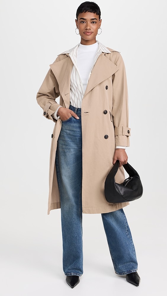 If You See a Celeb on the Airport, There is a 75% Likelihood They're Carrying This Staple