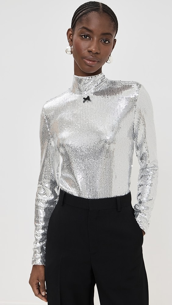 6 Methods Trend Individuals Put on Sparkles With out Wanting Over-the-Prime