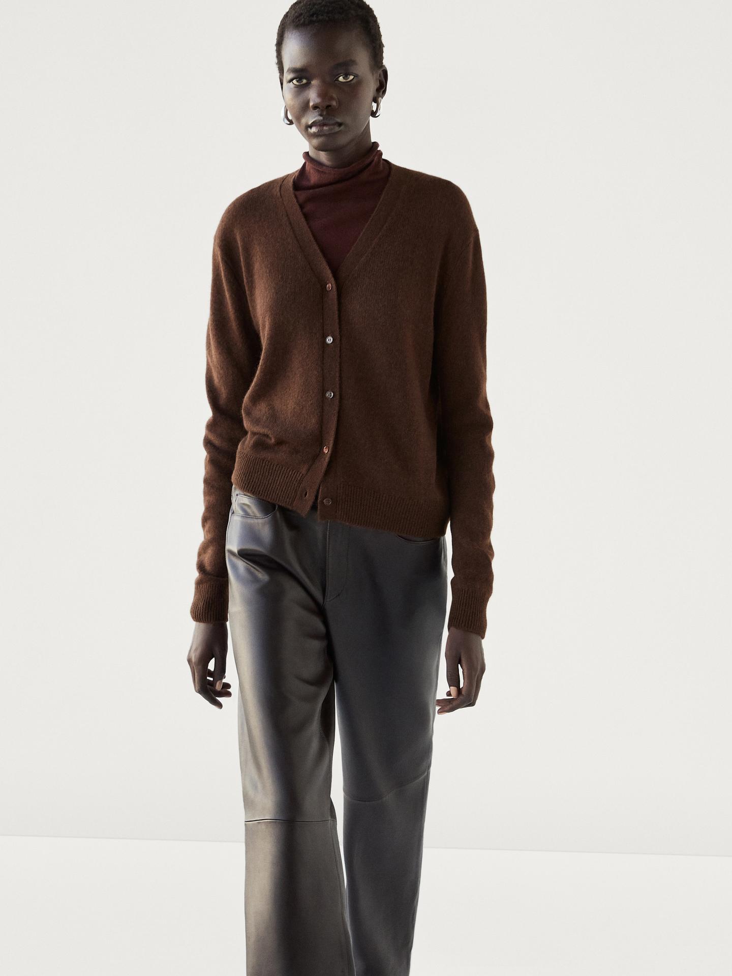 10 Methods to Model a Cashmere Sweater That Really feel Very 2025