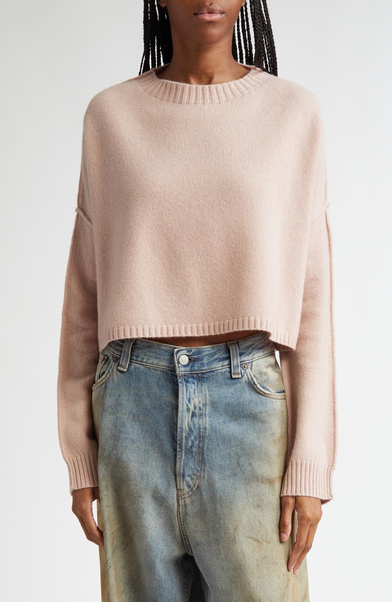 10 Methods to Model a Cashmere Sweater That Really feel Very 2025
