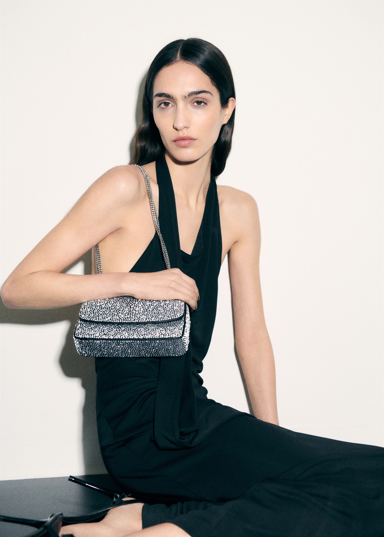 6 Methods Trend Individuals Put on Sparkles With out Wanting Over-the-Prime