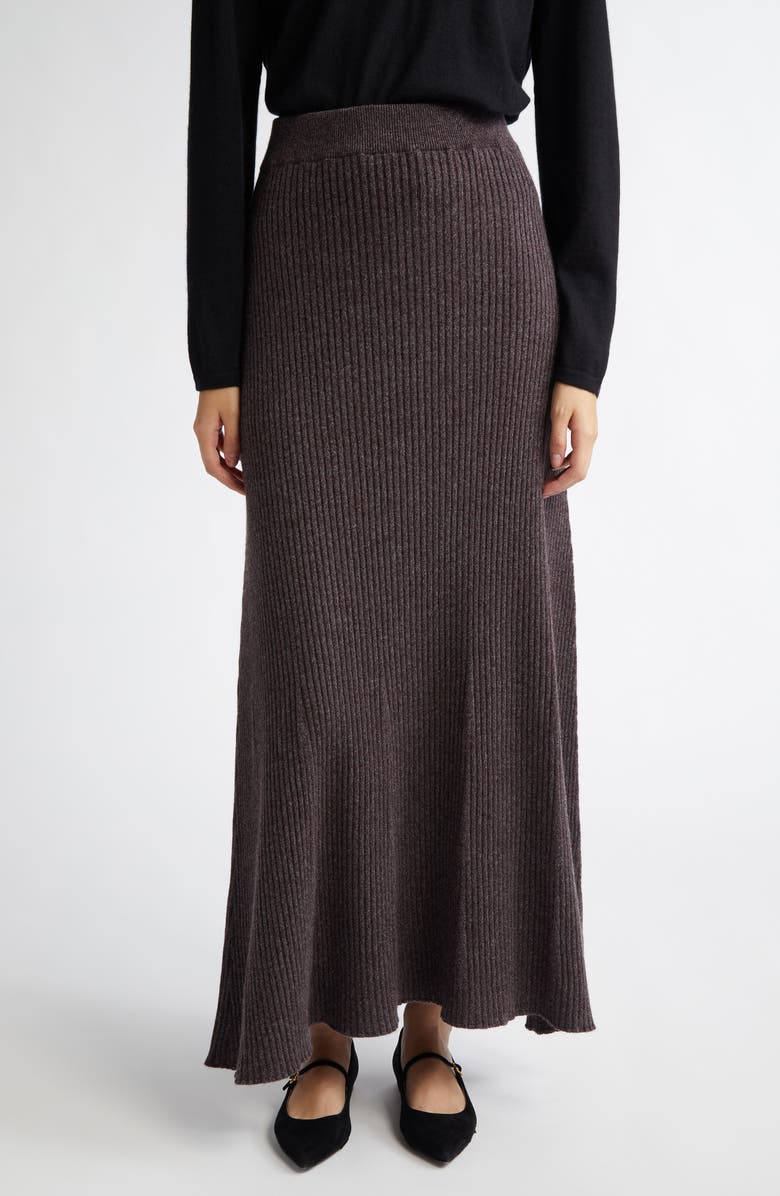 10 Methods to Model a Cashmere Sweater That Really feel Very 2025