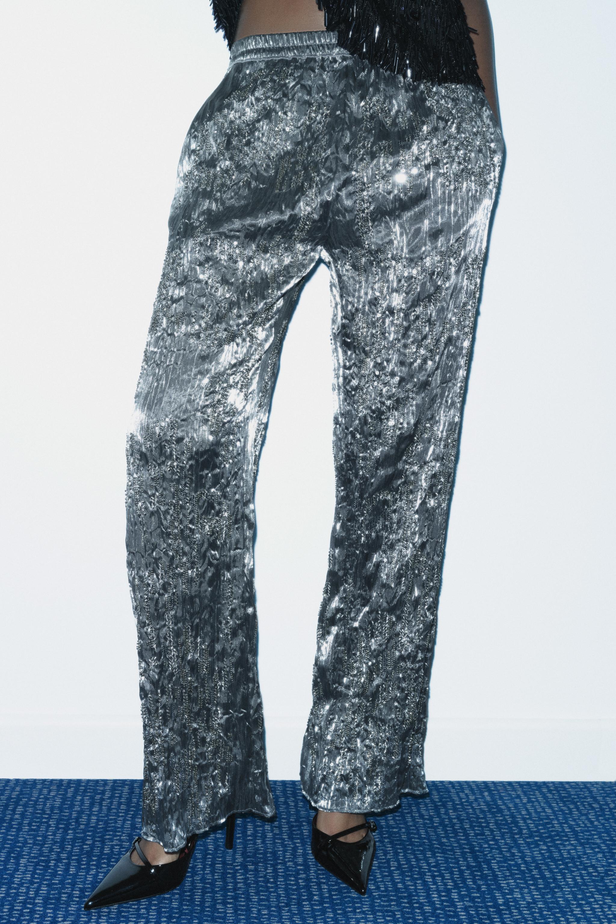 6 Methods Trend Individuals Put on Sparkles With out Wanting Over-the-Prime