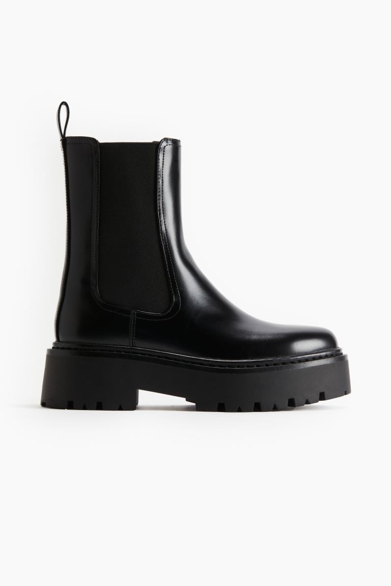 15 Outfits to Put on With Your Black Ankle Boots