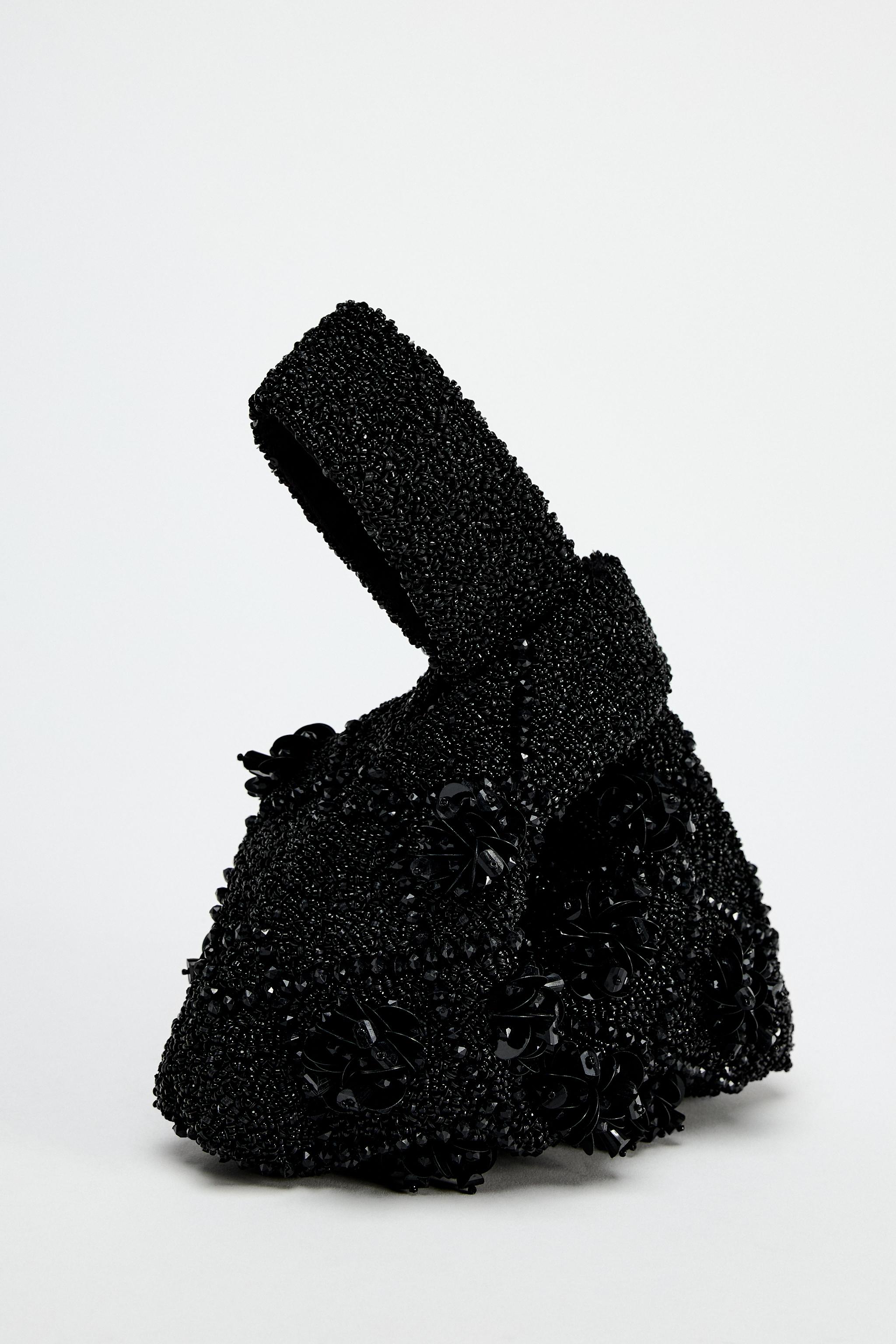 6 Methods Trend Individuals Put on Sparkles With out Wanting Over-the-Prime