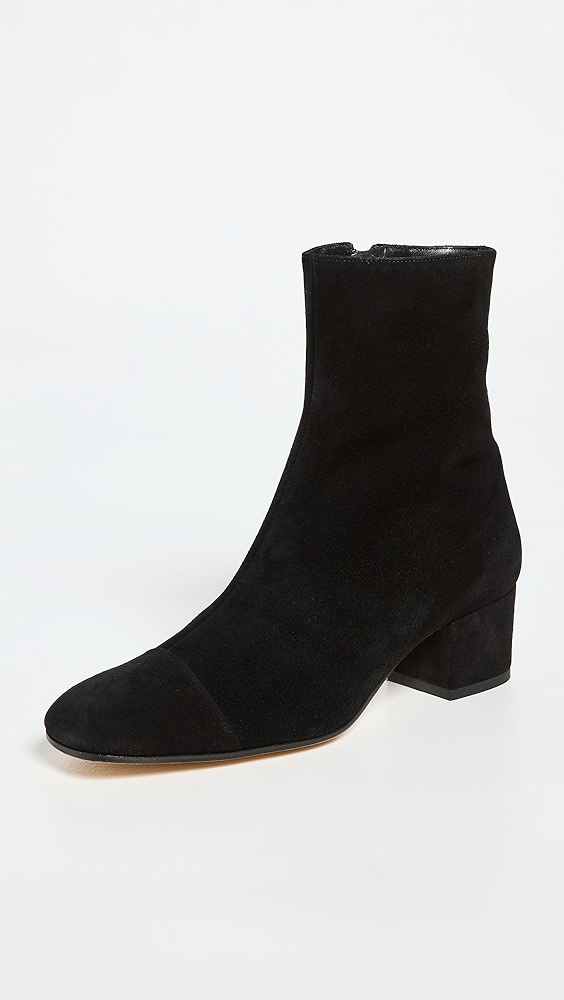 15 Outfits to Put on With Your Black Ankle Boots