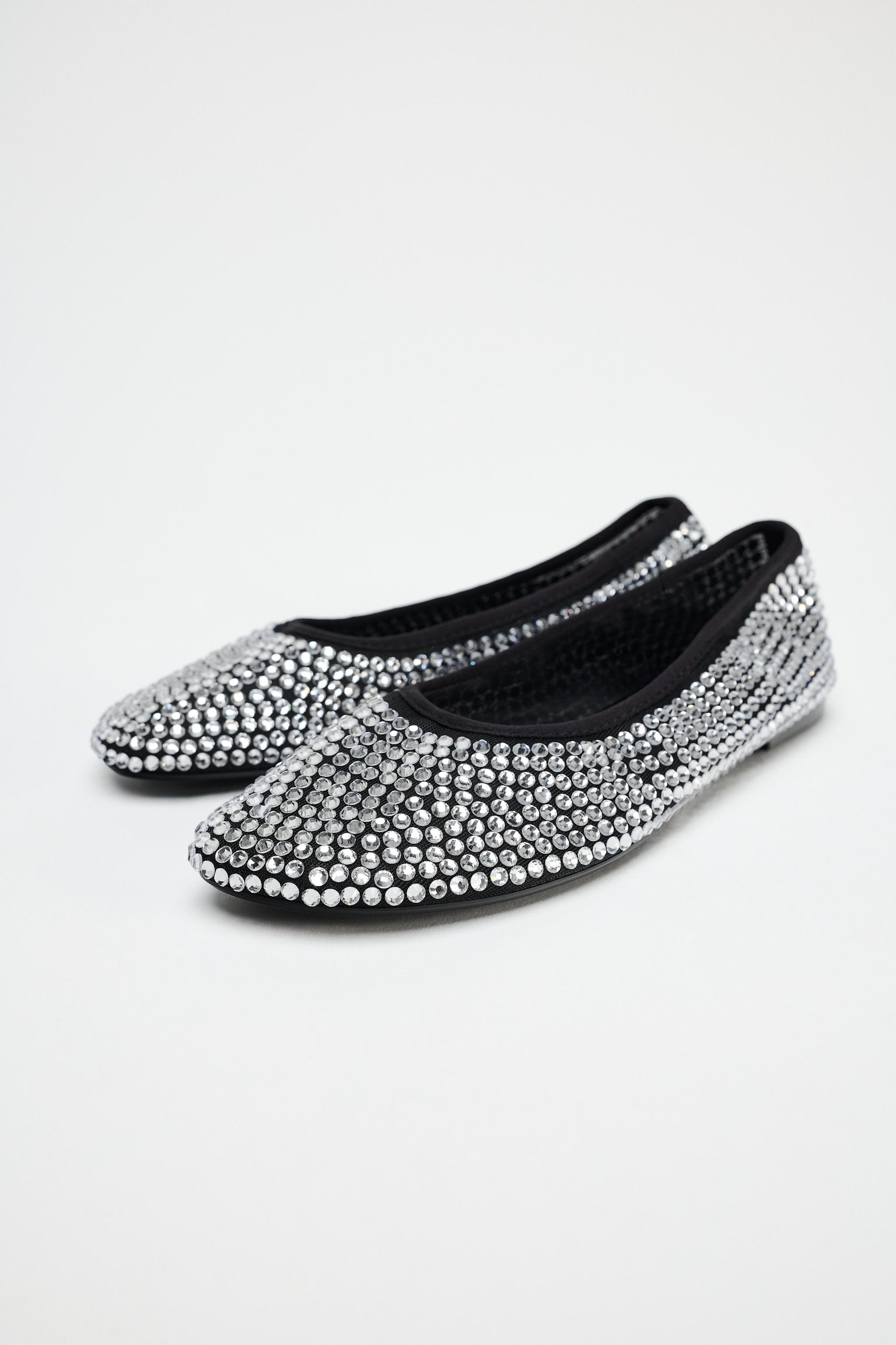 6 Methods Trend Individuals Put on Sparkles With out Wanting Over-the-Prime