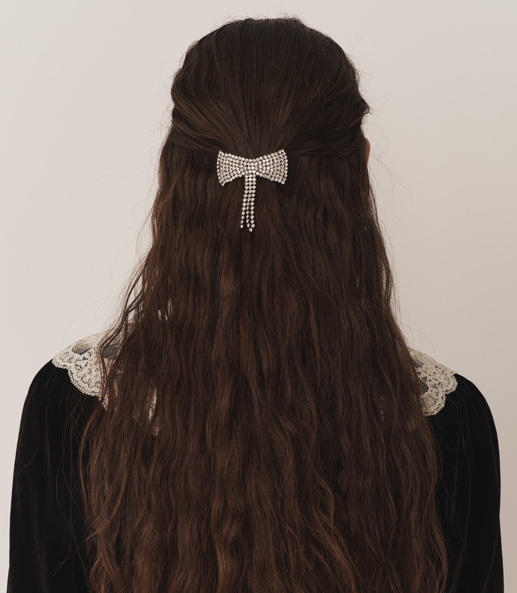 6 Methods Trend Individuals Put on Sparkles With out Wanting Over-the-Prime