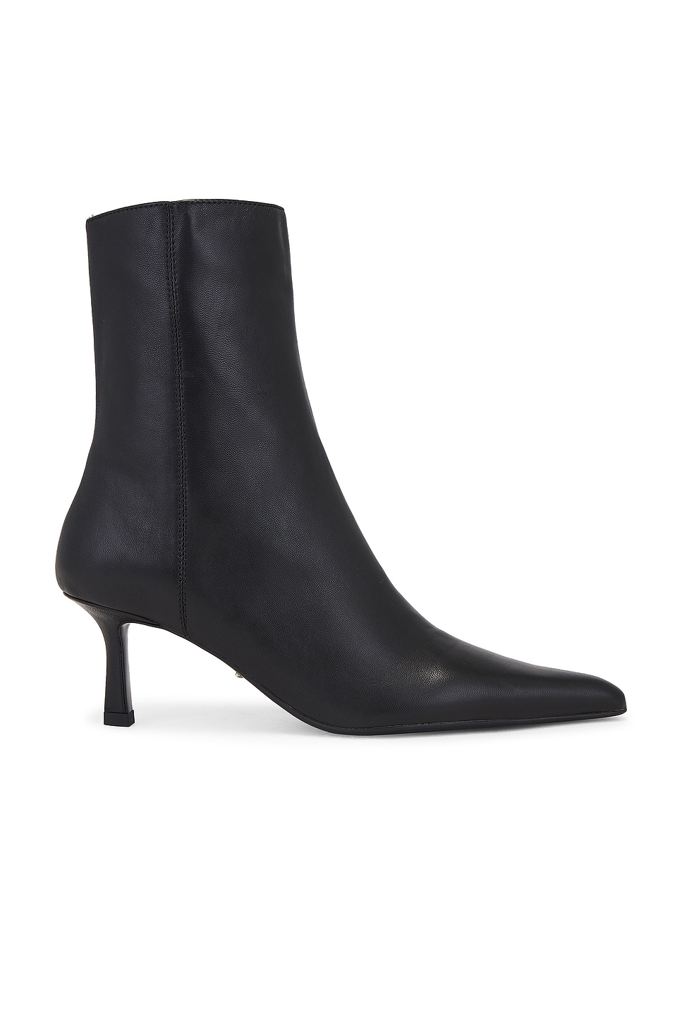 15 Outfits to Put on With Your Black Ankle Boots