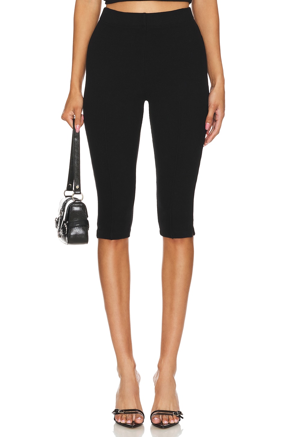 5 Methods to Put on the Anti-Saggy Pant Pattern That Has Us Divided