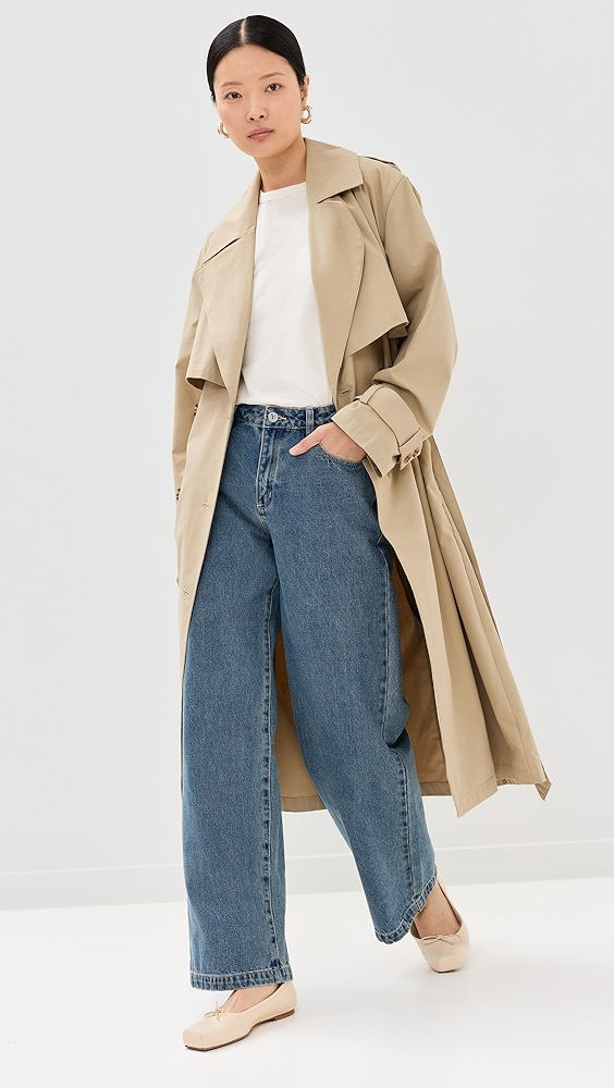 If You See a Celeb on the Airport, There is a 75% Likelihood They're Carrying This Staple
