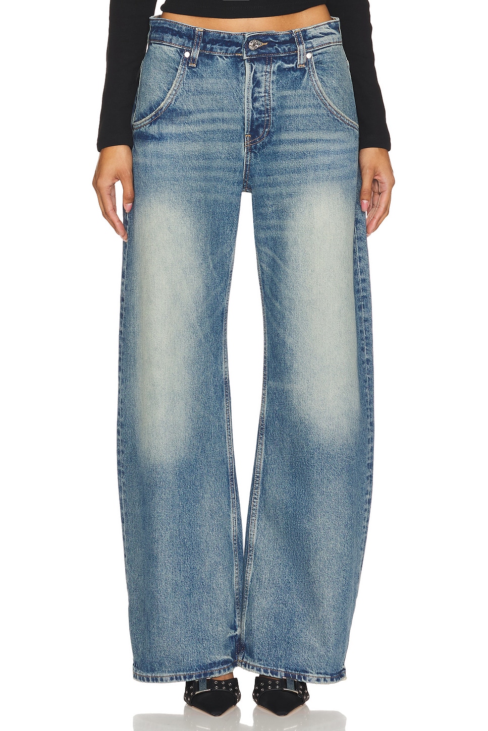 9 Methods Everybody Is Carrying 2025's Most Viral Denim Development