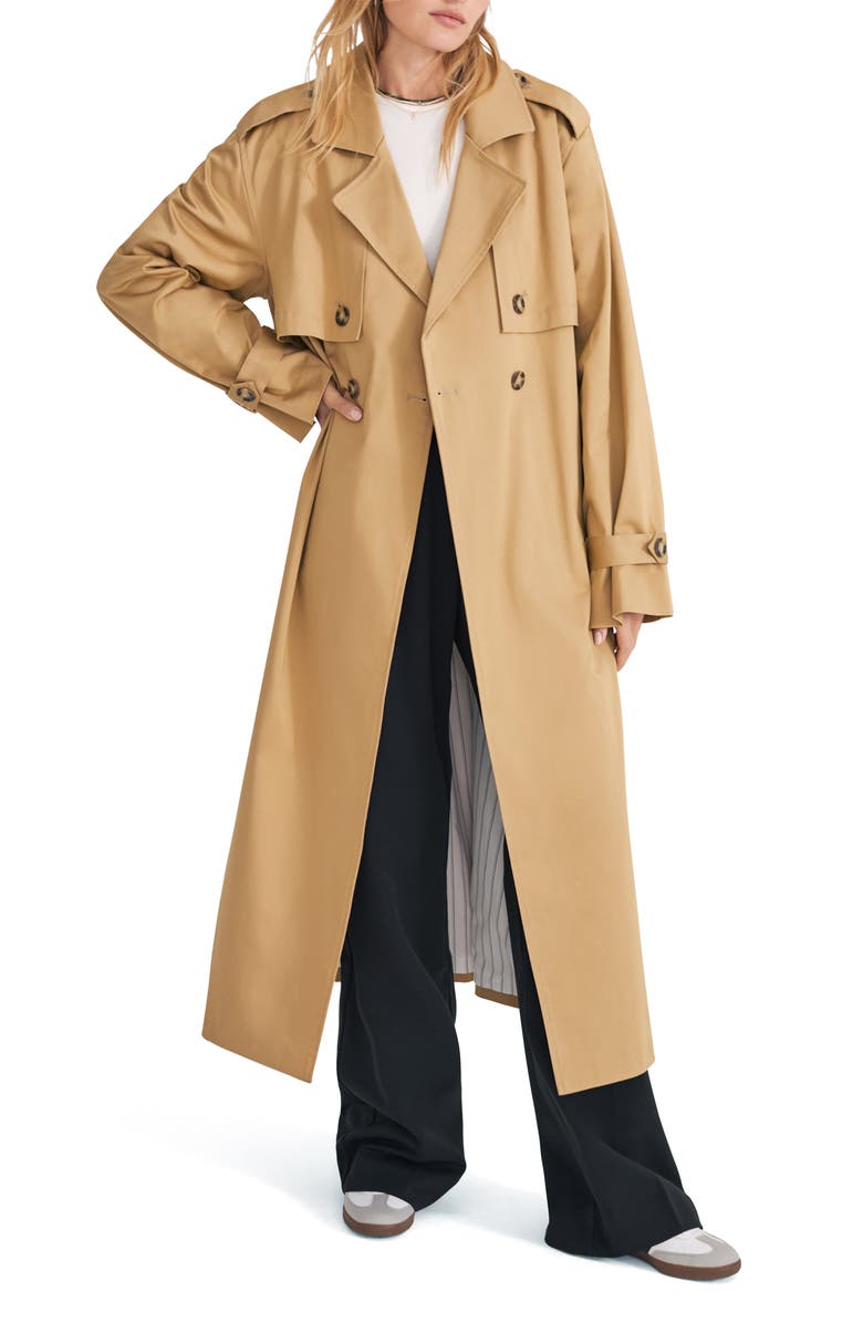 If You See a Celeb on the Airport, There is a 75% Likelihood They're Carrying This Staple