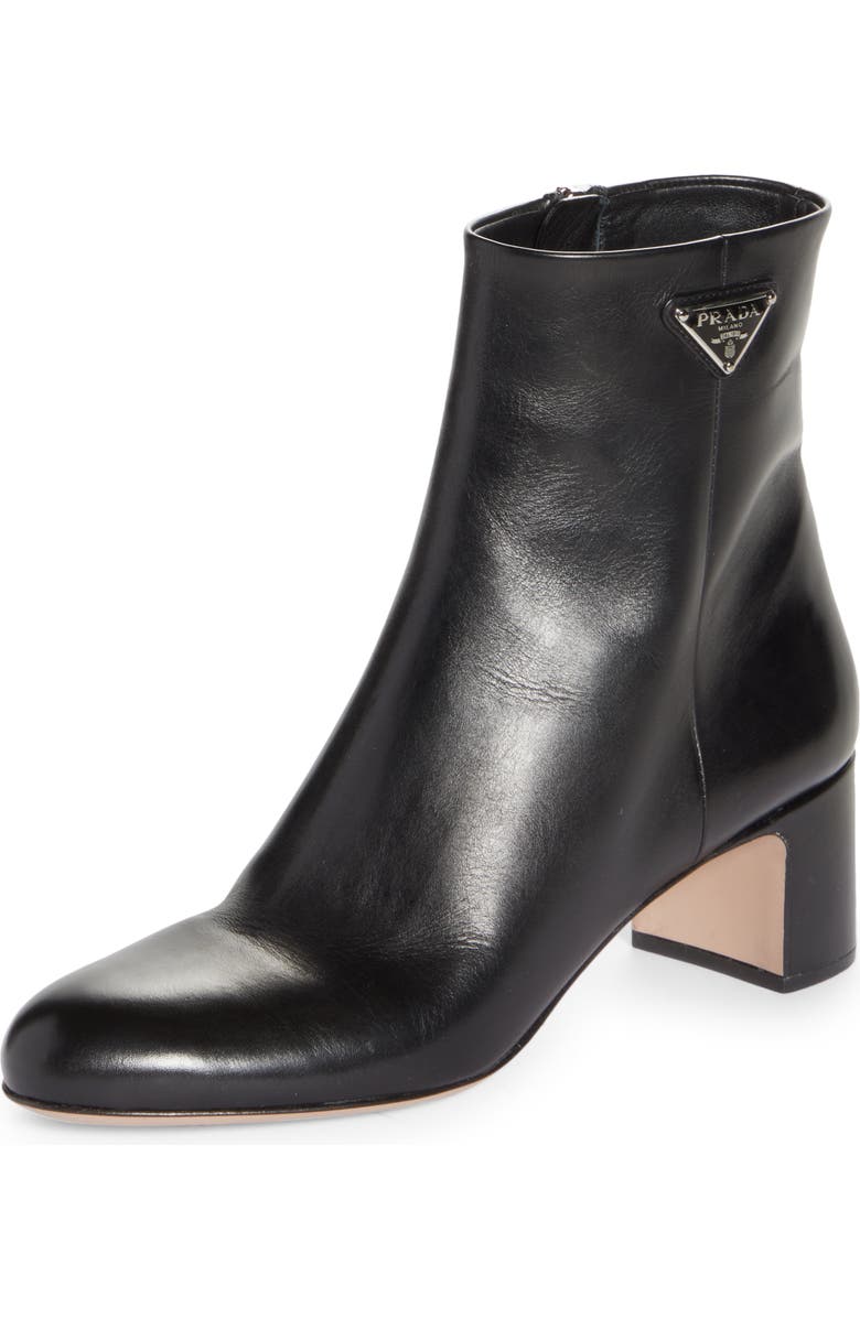 15 Outfits to Put on With Your Black Ankle Boots