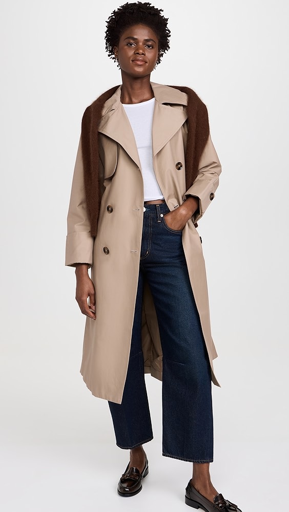 If You See a Celeb on the Airport, There is a 75% Likelihood They're Carrying This Staple