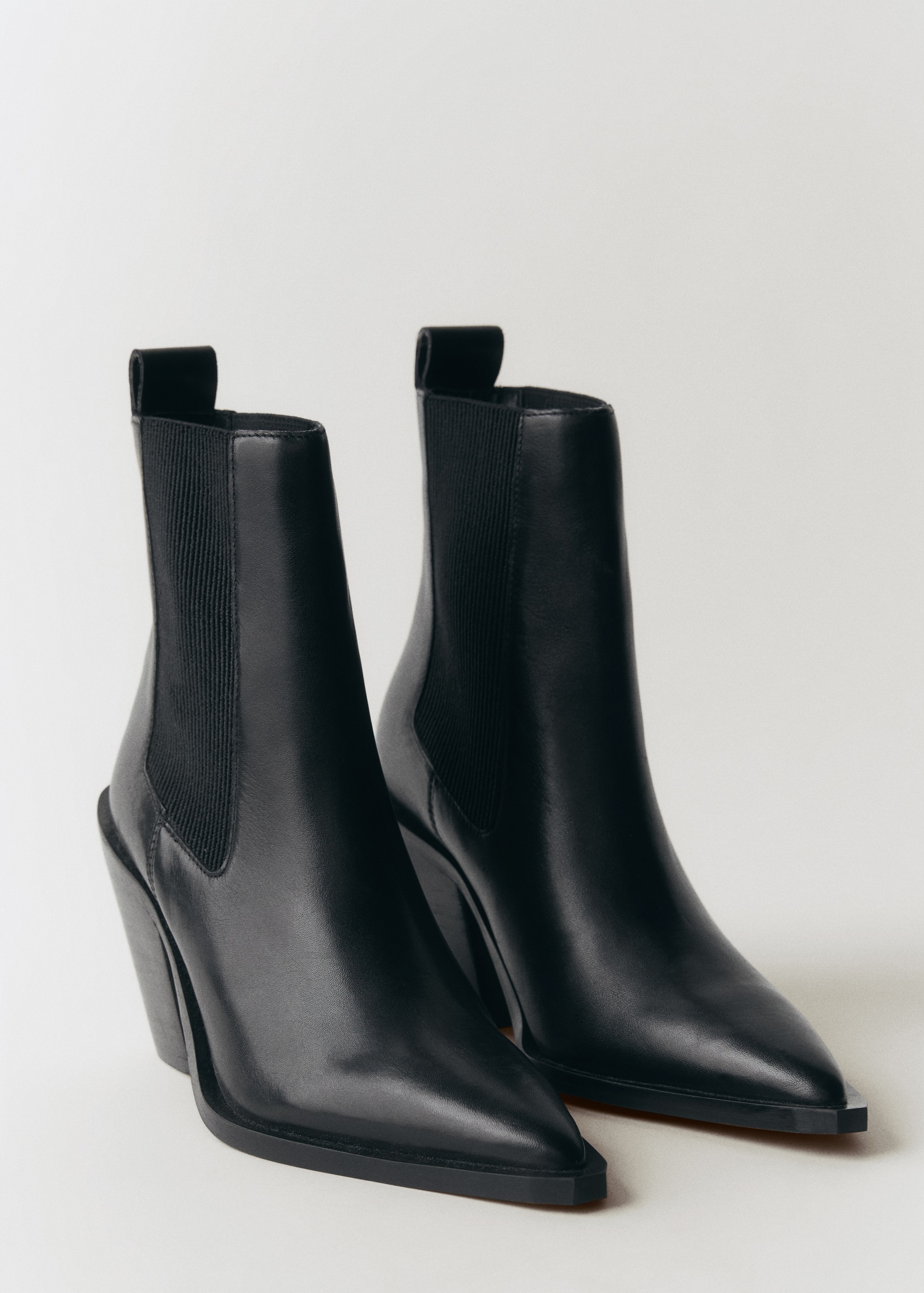 15 Outfits to Put on With Your Black Ankle Boots
