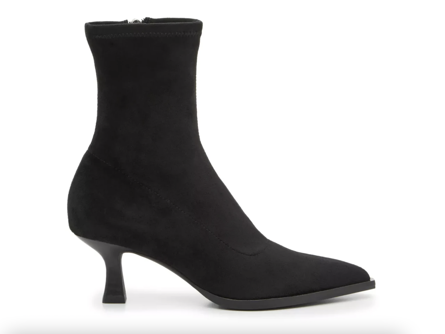 This Timeless Colour Combo Is Defining the Season's Chicest Outfits