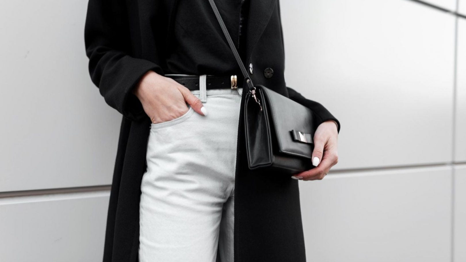 Can Black Shade Purse Would Be Carry With Each Outfit?