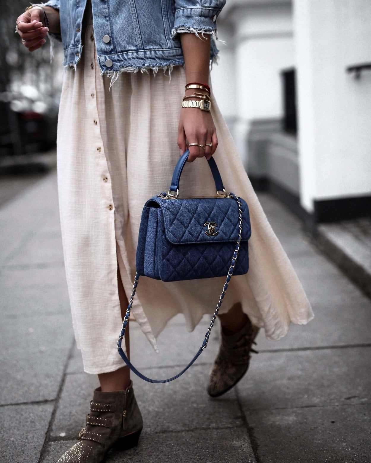 Which Bag Is Extra Fashionable These days?